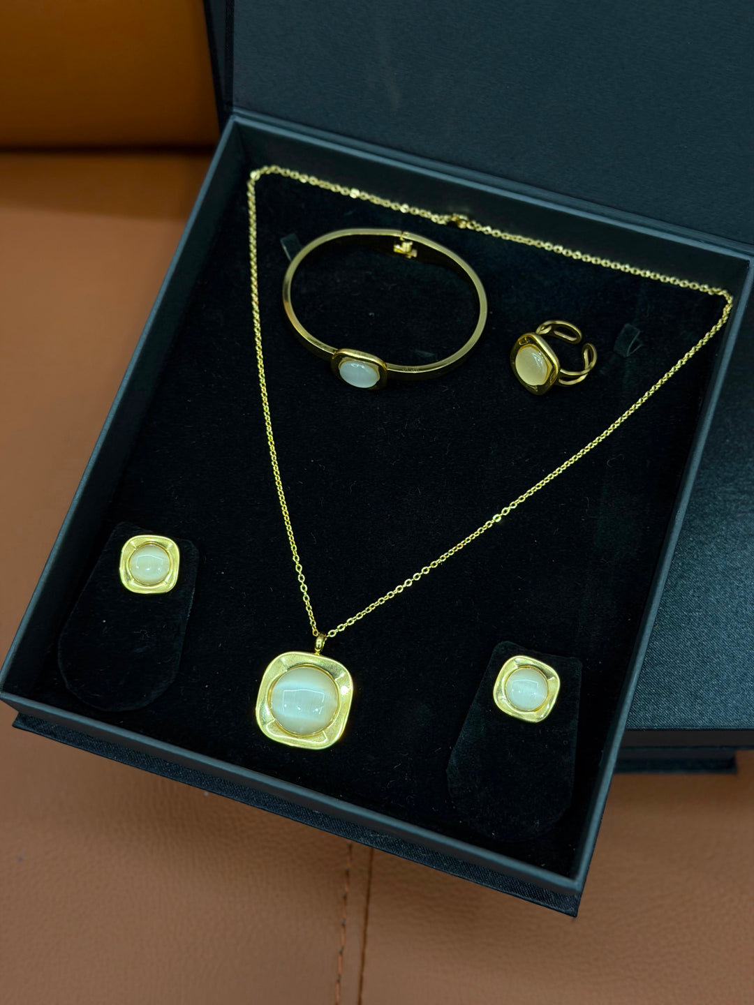DESIGNER NECKLACE SETS - NUWA - 1975
