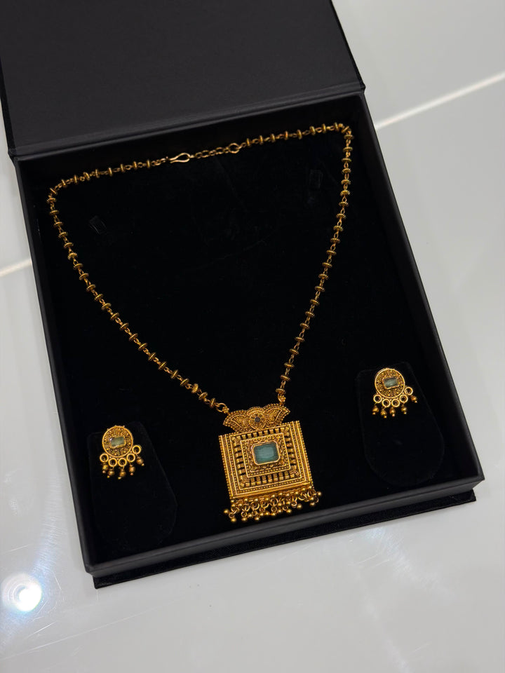 DESIGNER CHAIN SETS - NUWA - 1810
