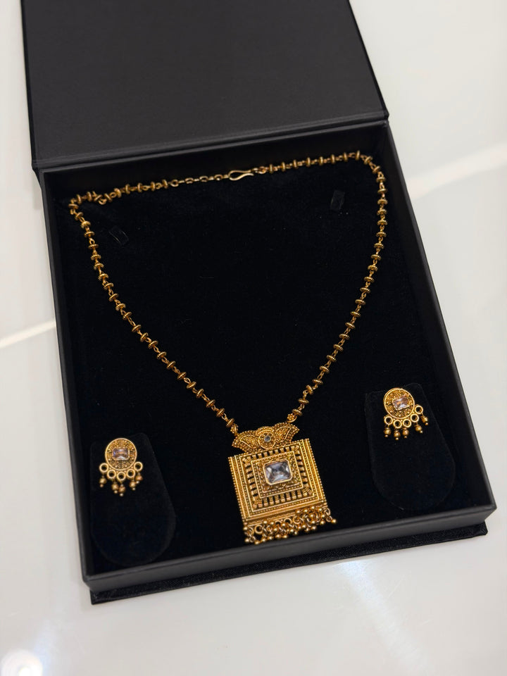 DESIGNER CHAIN SETS - NUWA - 1810
