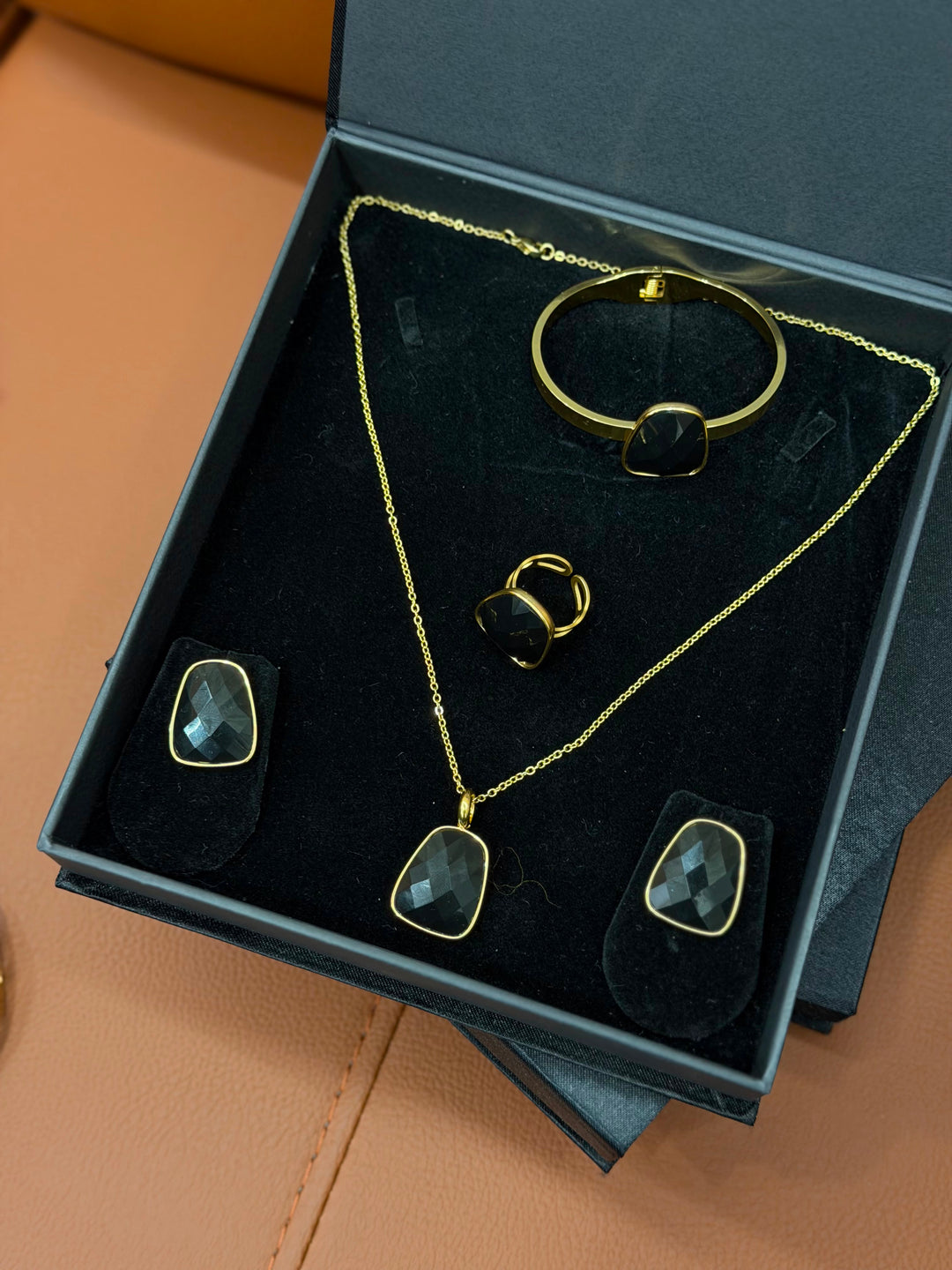 DESIGNER NECKLACE SETS - NUWA - 1975