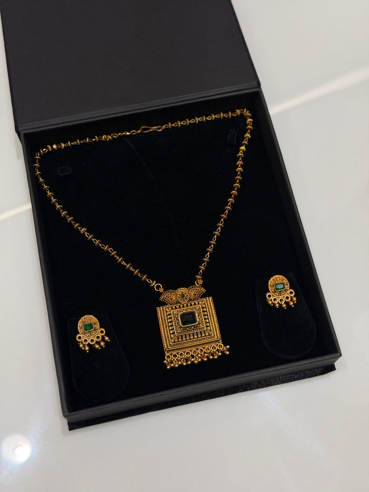 DESIGNER CHAIN SETS - NUWA - 1810