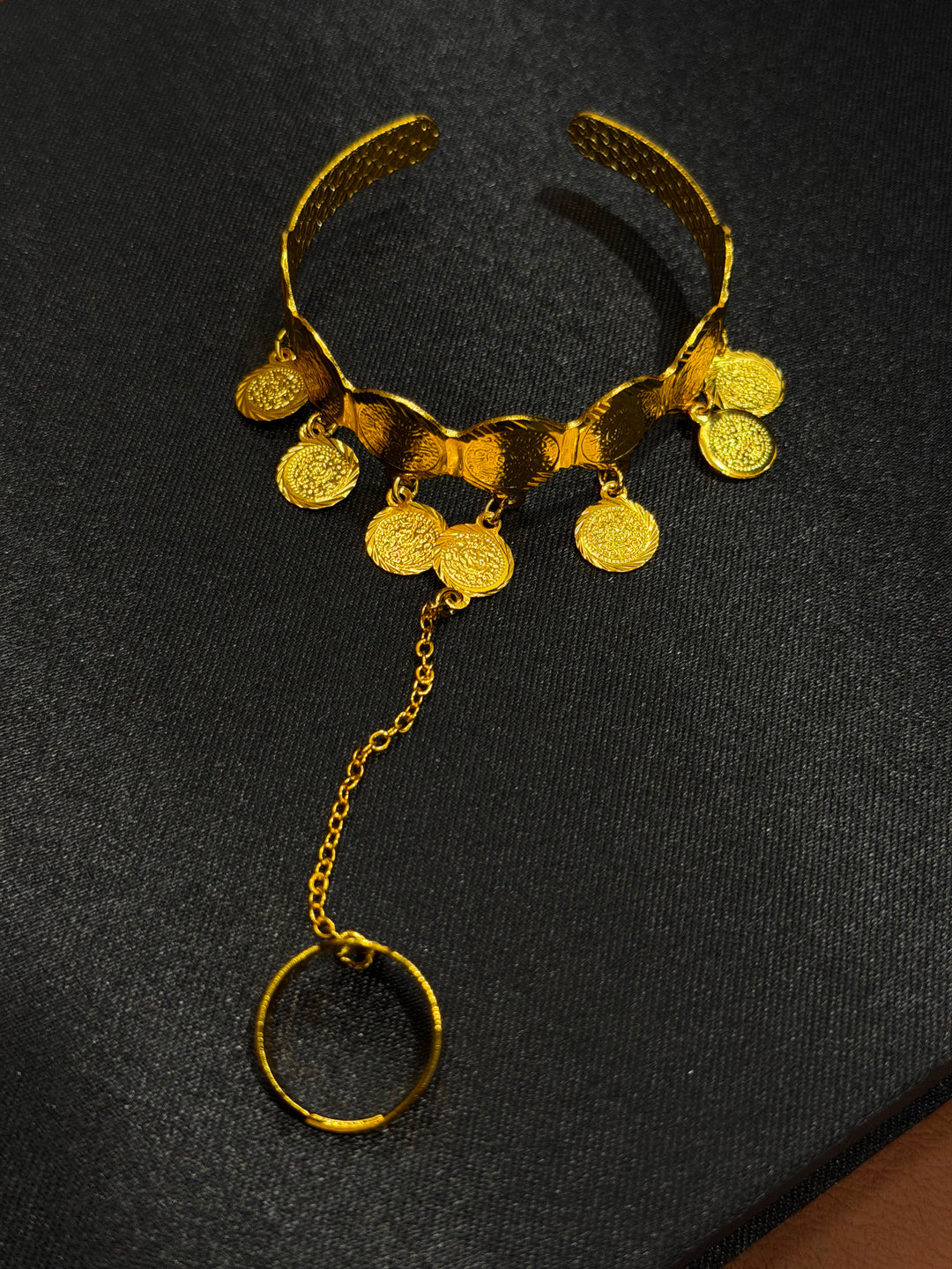 DESIGNER HAND CHAIN - IHA 1981