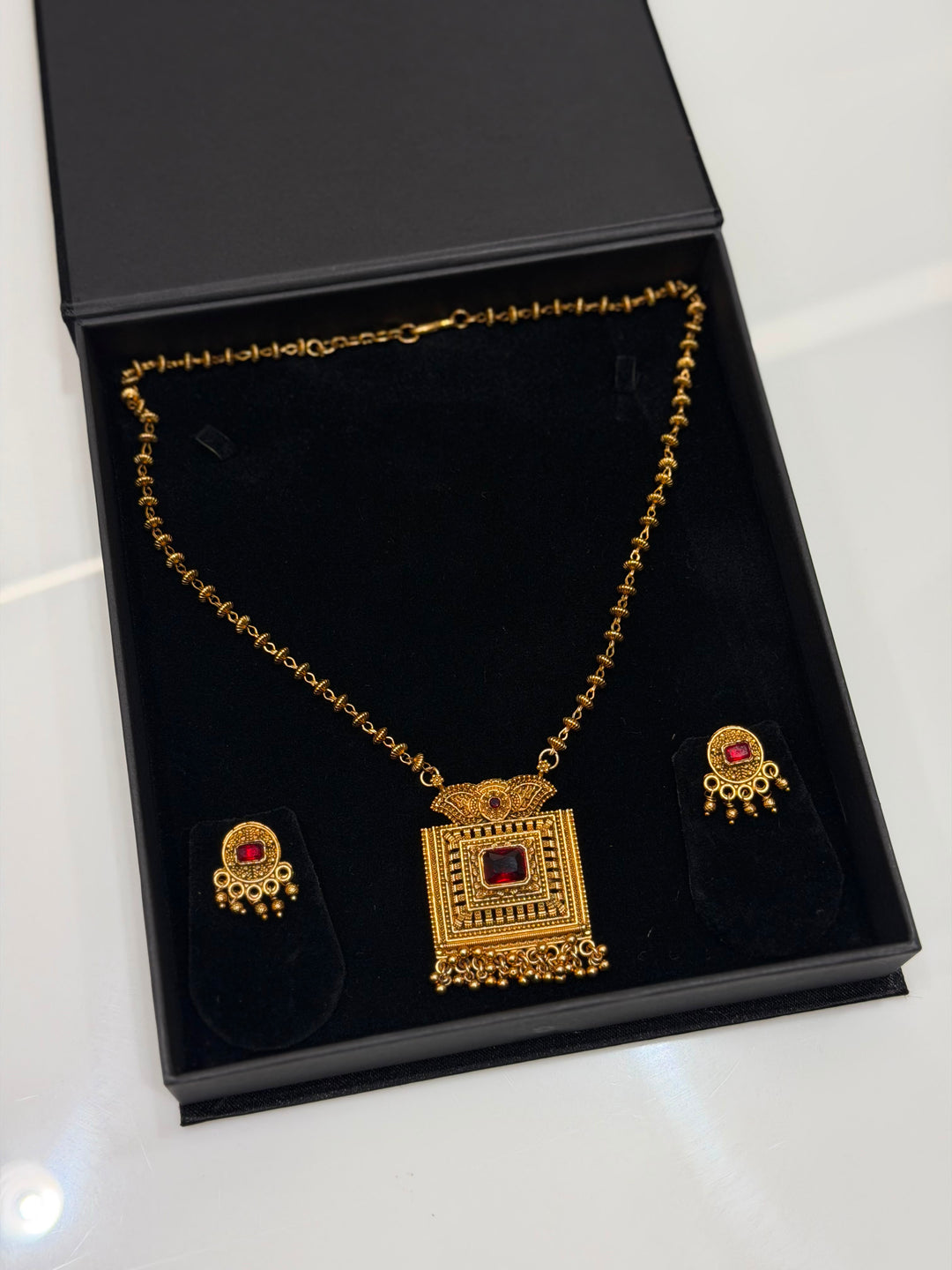 DESIGNER CHAIN SETS - NUWA - 1810
