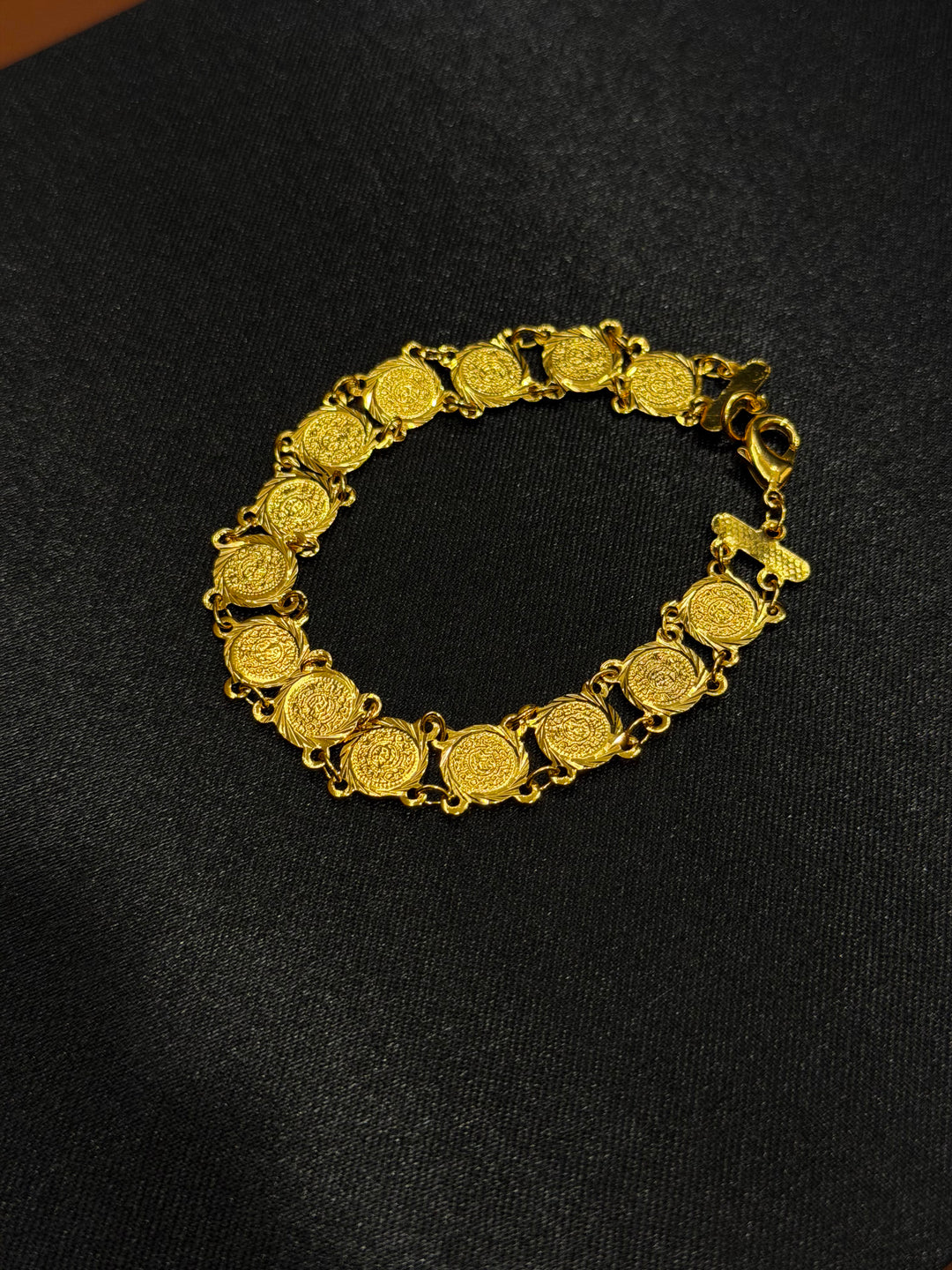 DESIGNER HAND CHAIN - IHA 1981