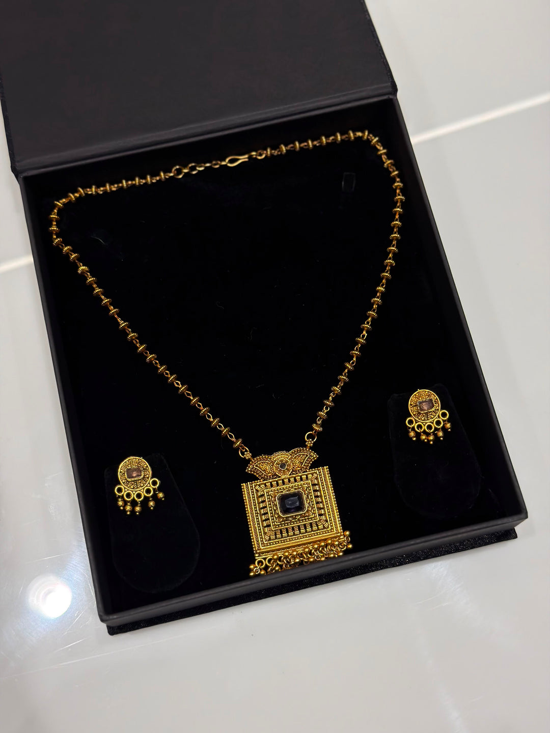 DESIGNER CHAIN SETS - NUWA - 1810