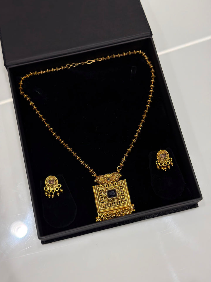 DESIGNER CHAIN SETS - NUWA - 1810