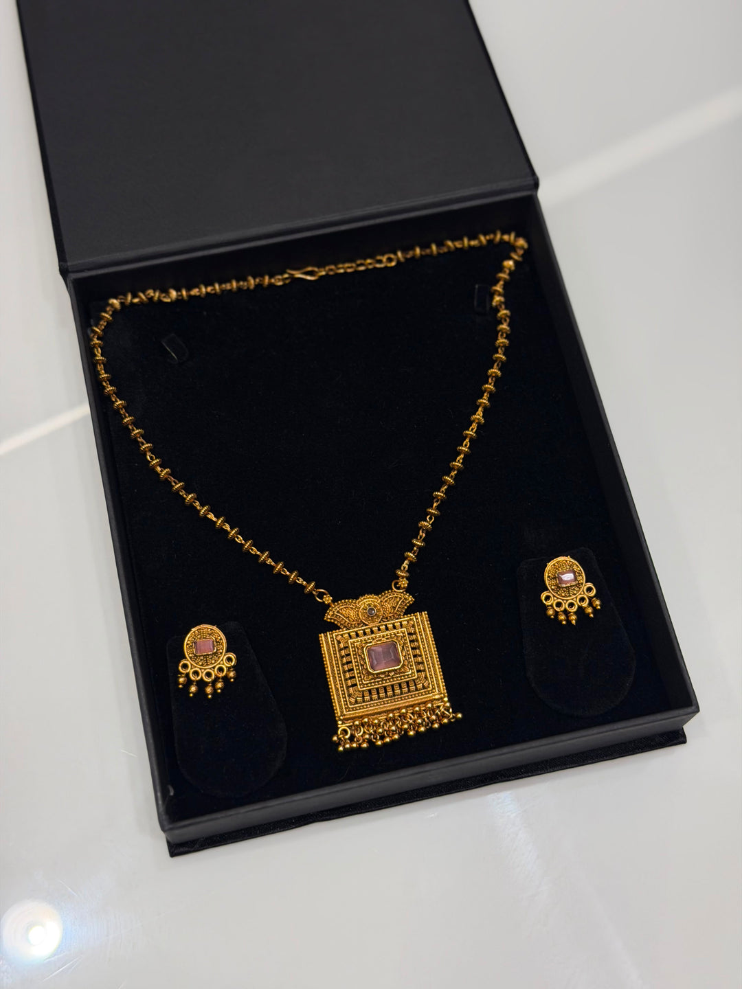 DESIGNER CHAIN SETS - NUWA - 1810