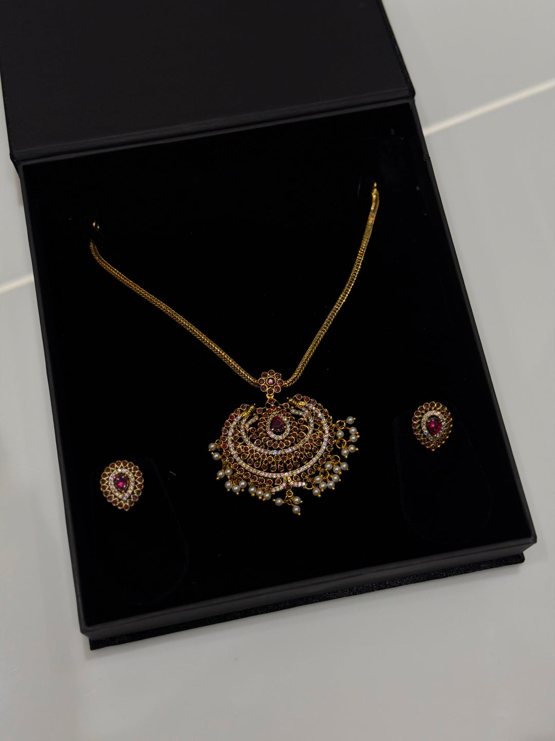DESIGNER CHAIN SETS - NUWA - 1810